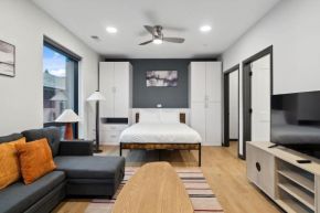 CozySuites Mass with parking lounge & roof deck #35